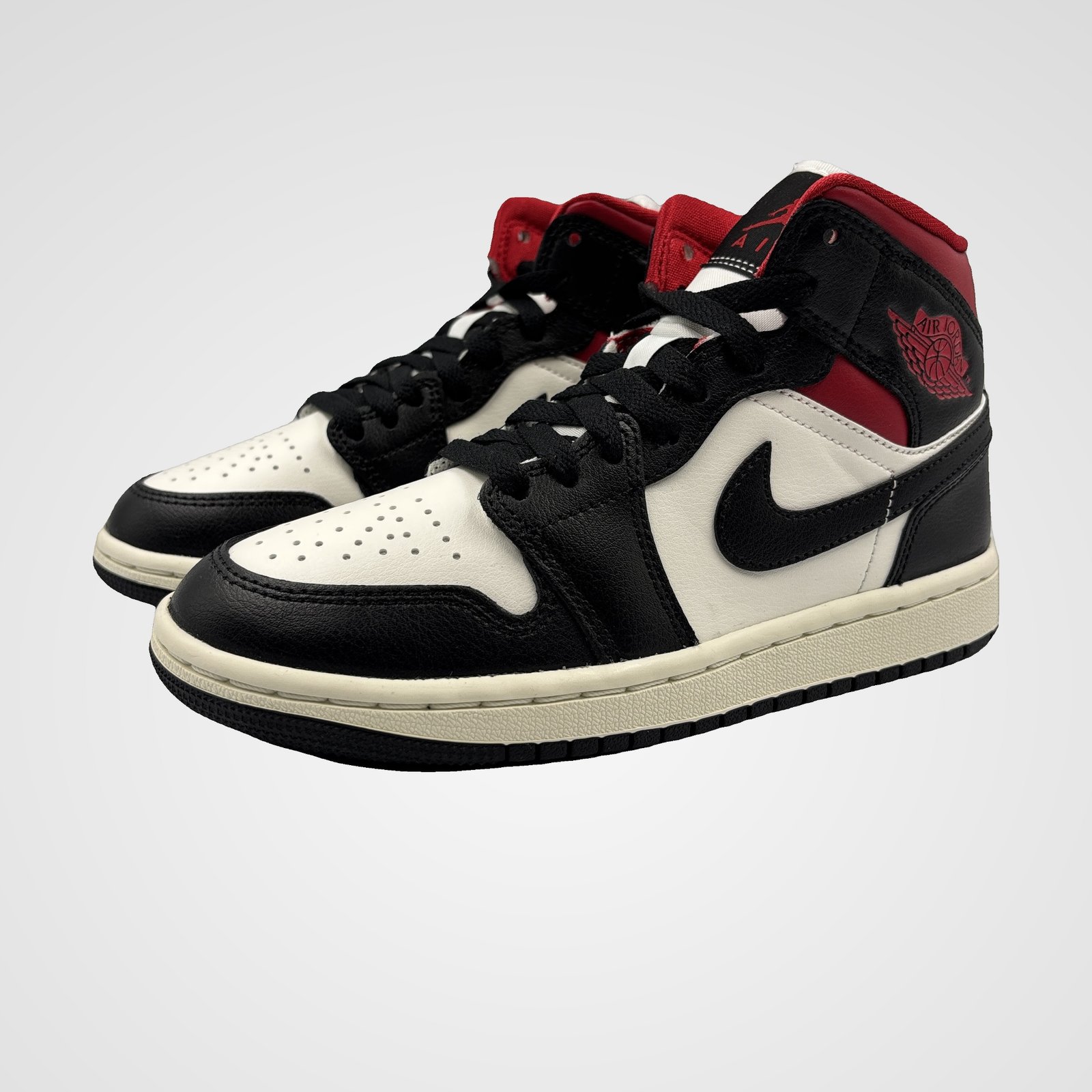 Air Jordan 1 Mid Air Jordan 1 Mid - Image 3